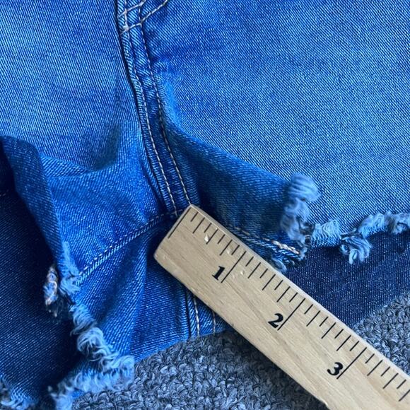 True Religion Joey Cut-off Low rise Short Sz 28 Medium Wash - Picture 5 of 9